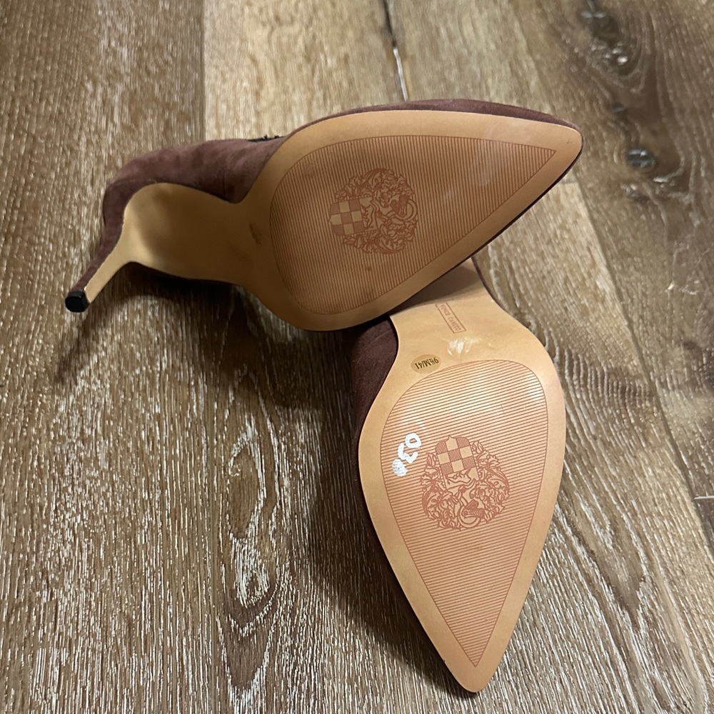 Vince Camuto Brown Suede Heels with Black Trim - Picture 4 of 6